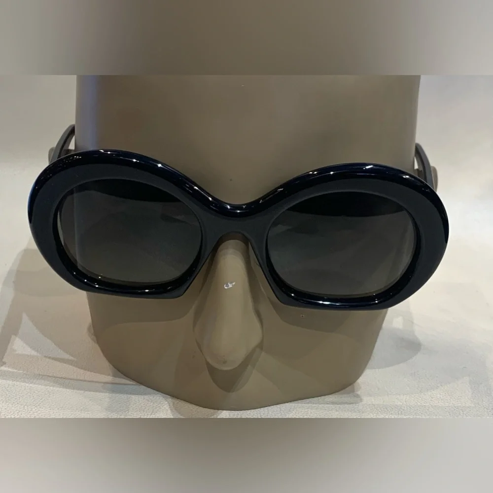New LOEWE Sunglasses - Picture 5 of 13